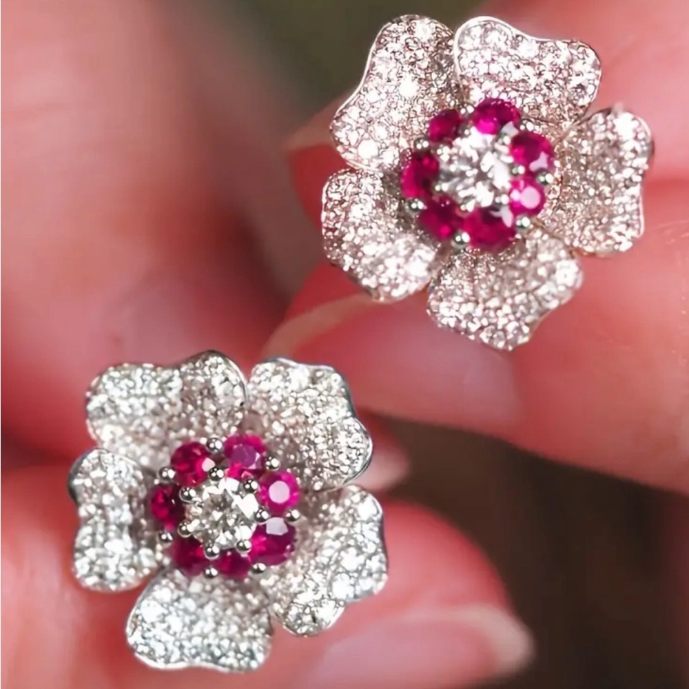 925 Sterling Silver Zircon Beautiful Design Flower Studded Earrings